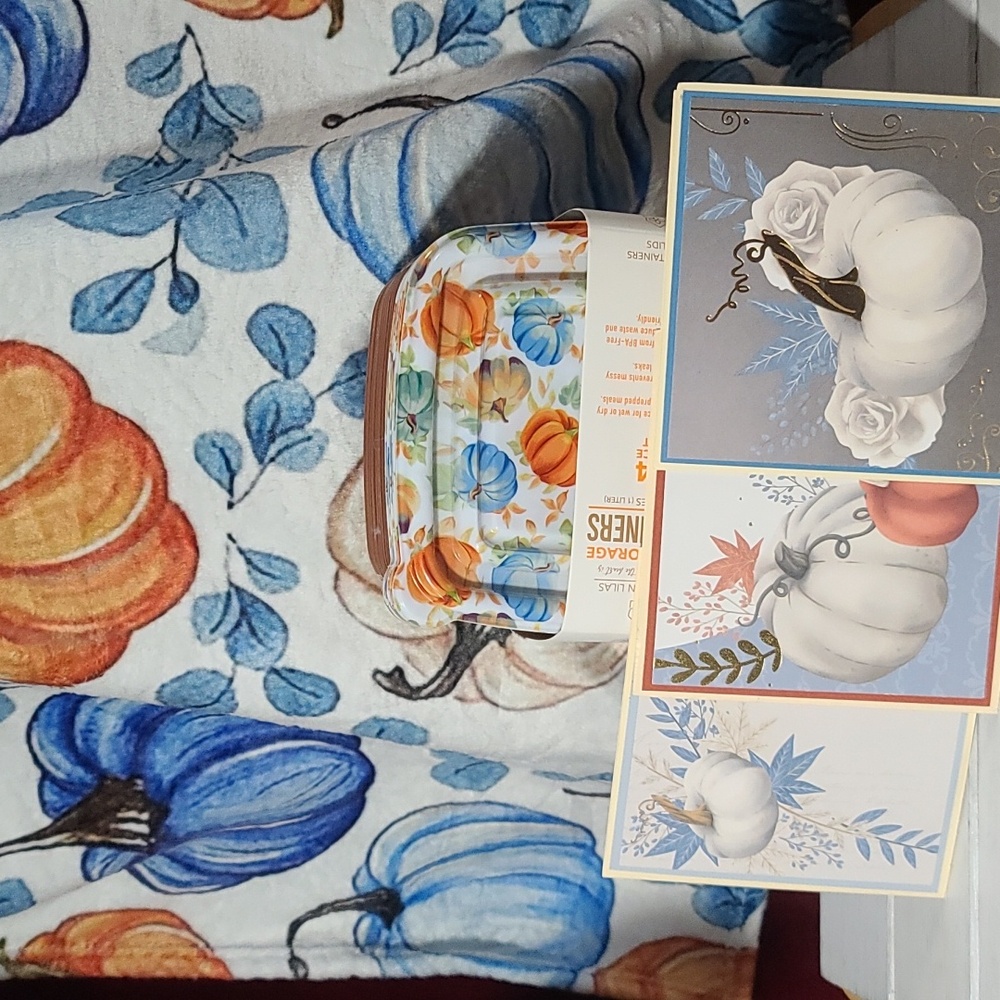 Fall bundle of 5- Soft lap blanket, 24 pc set food Containers & 3 Cards NWT